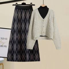 アイボリー/セーター+ブラック/カットソー+ブラック/スカート