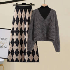 グレー/セーター+ブラック/カットソー+アイボリー/スカート